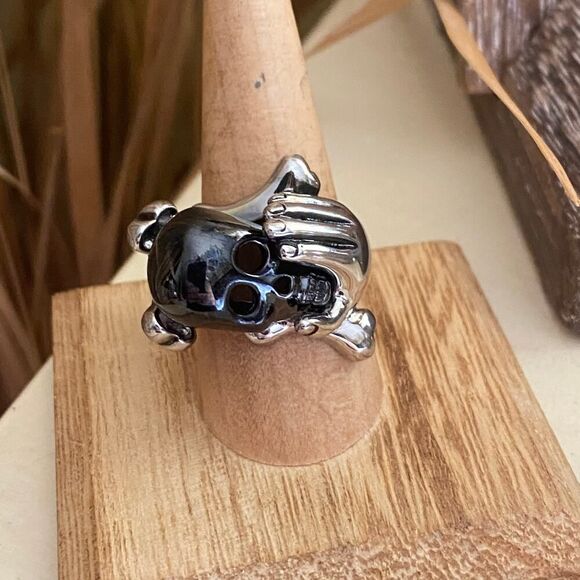 Black Skull Hand Ring Stainless Steel Size 10 - Picture 6 of 6
